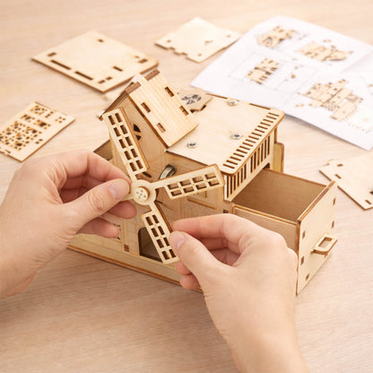 DIY Hand-Cranked Wooden Music Box Pen Holder