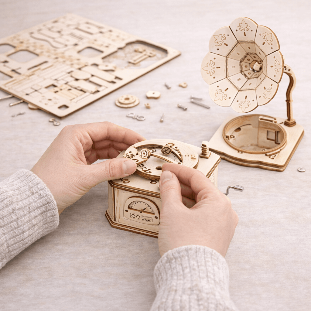 DIY Hand-Crank Wooden Gramophone Music Box