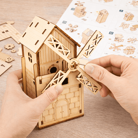DIY Hand-Crank Ferris Wheel Music Box Pen Holder